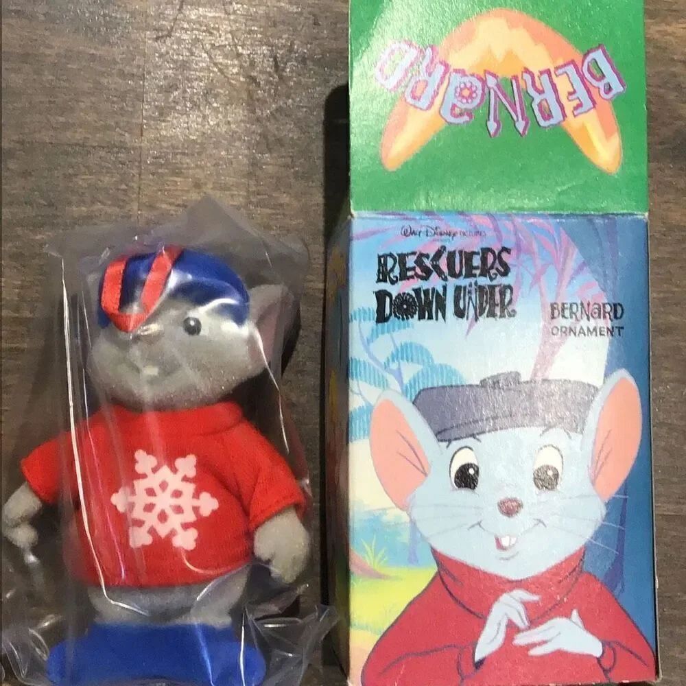 Vintage 1990 howโold rescuers McDonaldโs happy meal toyโBernard